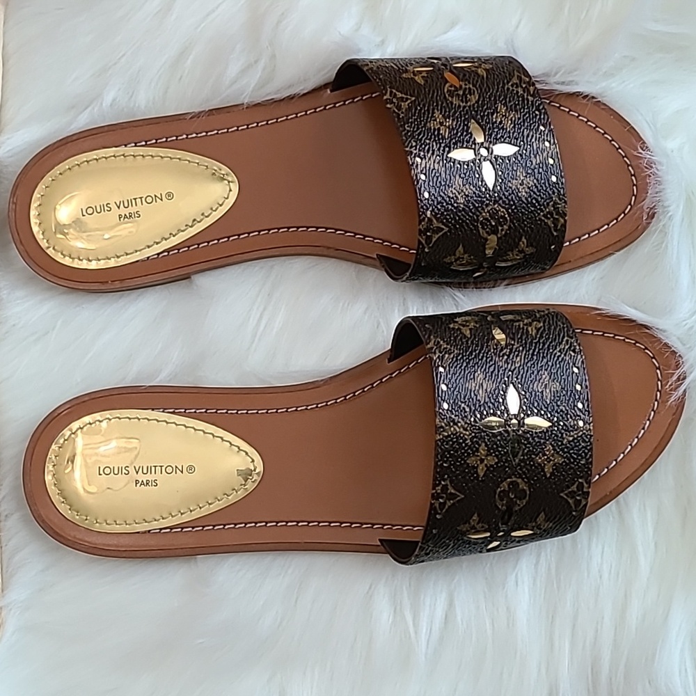 Louis Vuitton Lock It Flat Mule, size 38, color Gold - Picture 4 of 4